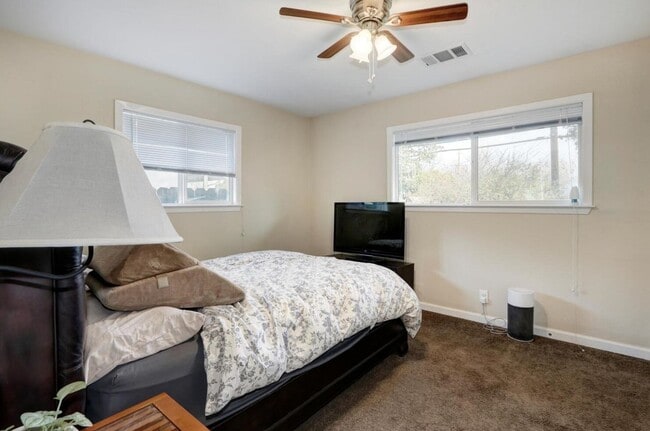 Beautiful Renovated 3/1 In Sacramento - Beautiful Renovated 3/1 In Sacramento House