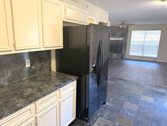 Foto del edificio - 6902 Fawn River Dr