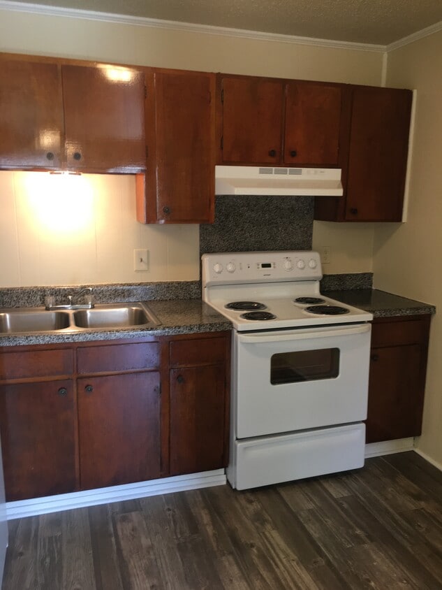 Primary Photo - 415 Gulpha Dr