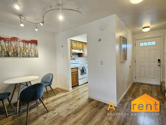 Building Photo - Fully Furnished Private Setting Townhouse, 2 Bedroom- 1.5 Bathroom, centrally located in Ashland