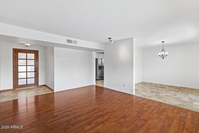 Foto del edificio - 730 N Sycamore