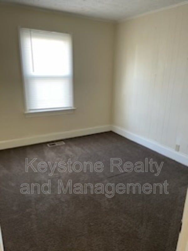 Building Photo - 2820 Faircourt St