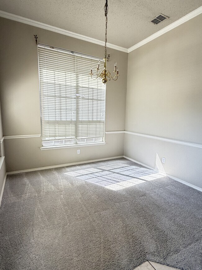 Foto del edificio - 2040 Camelot Dr