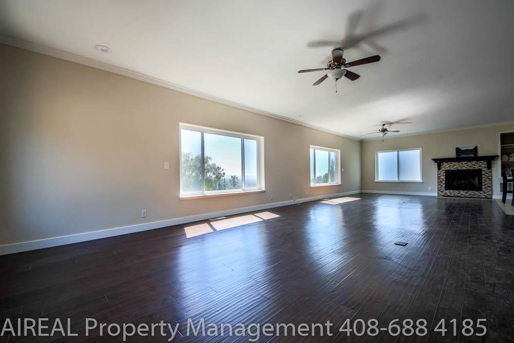 Primary Photo - 15707 Highland Dr