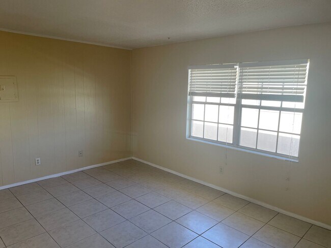 Foto del edificio - 2 bedroom 2 bath - walk in closet - master - dining area in kitchen