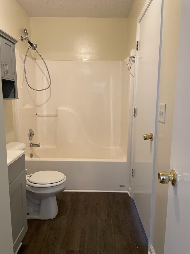 Foto del edificio - 209 E Wilson St