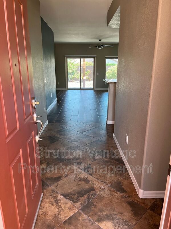 Foto del edificio - 16289 W Mountain Pass Dr