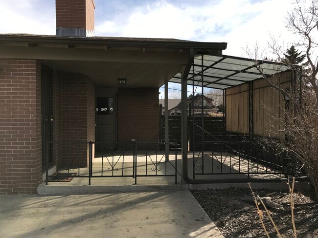 Foto del edificio - 10451 W Evans Ave