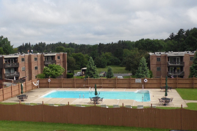 Piscina - 150 Genesee St