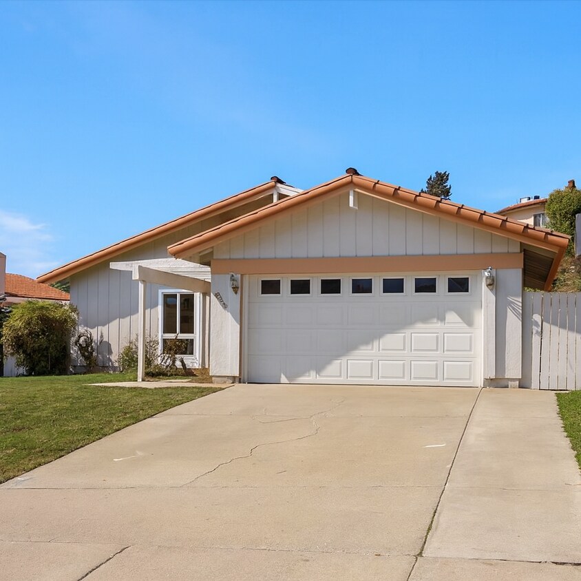 Foto principal - 7492 Margerum Ave