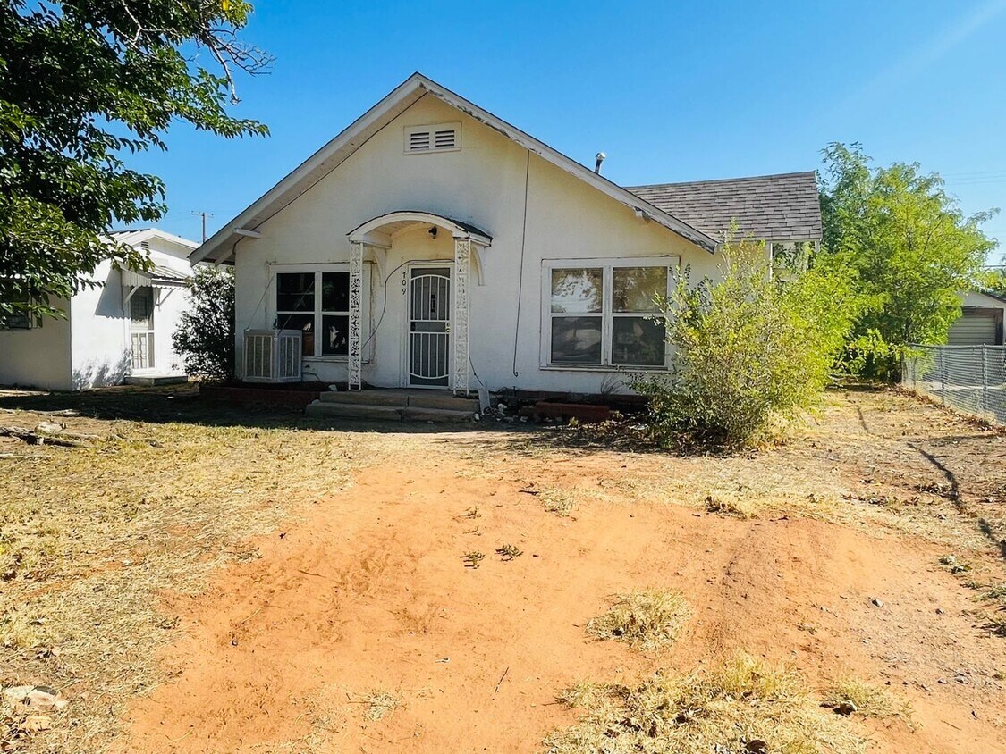 Foto principal - 709 S Avenue B