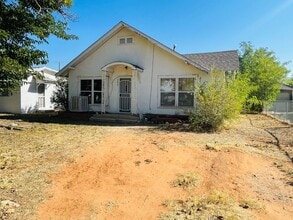 Building Photo - 709 S Avenue B