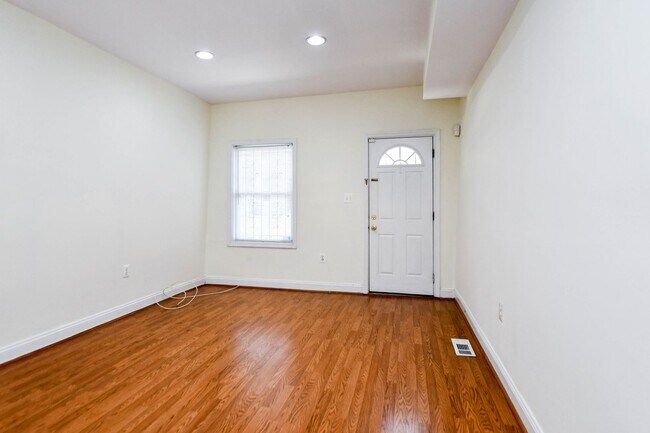 Foto del edificio - 1651 Gales St NE