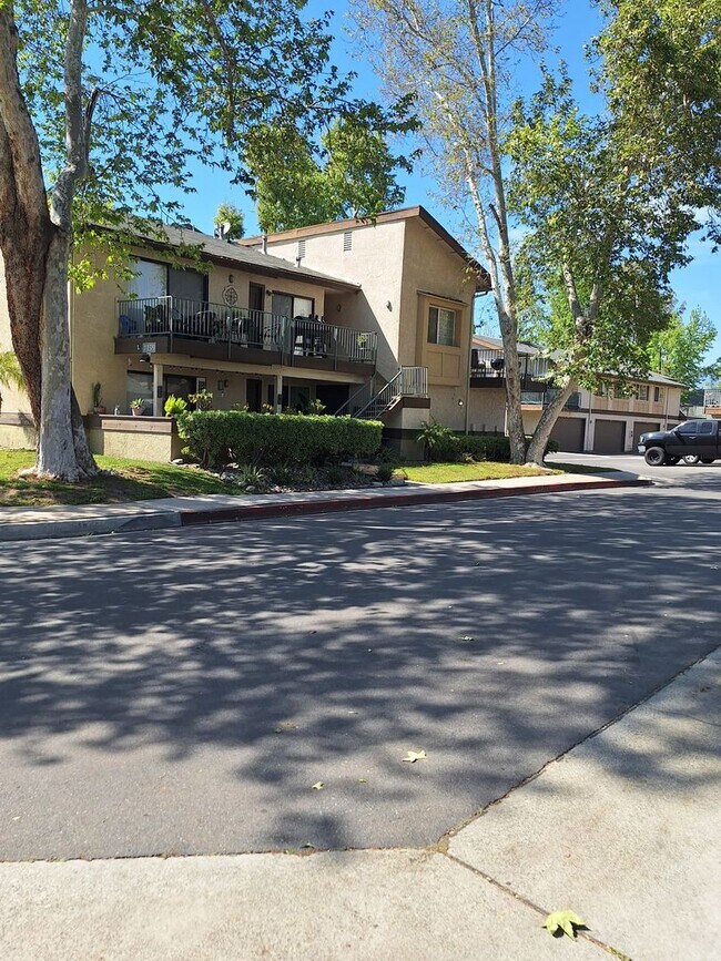 Building Photo - **Move in Special ** , 2 Bed / 1 Bath in t...