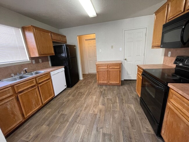 Building Photo - 4406 Hondo Dr