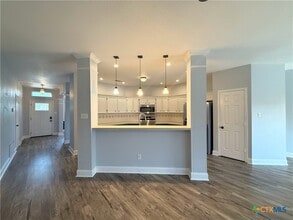 Building Photo - 106 Snake Dance Dr