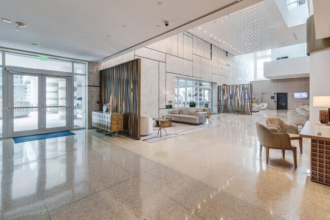 Foto del edificio - 6801 Collins Ave
