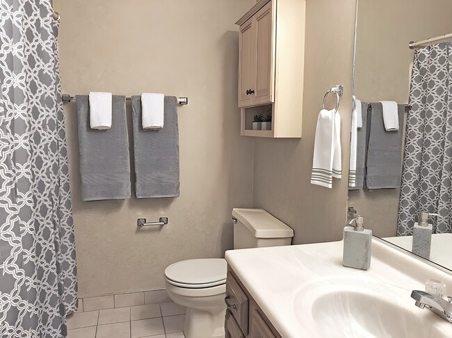 Building Photo - Williamsburg Village