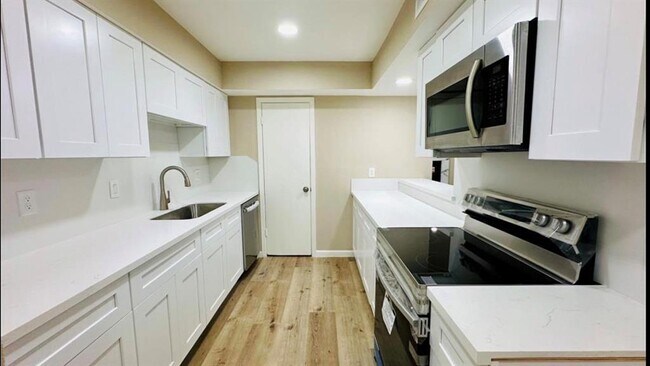 Foto del edificio - 4030 Belle Park Dr