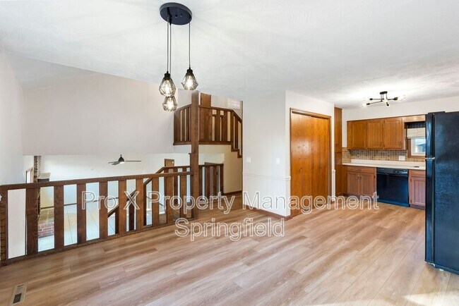 Building Photo - 4536 S Crescent Ave