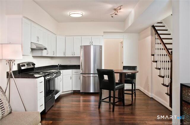 Building Photo - 36 Lewis St