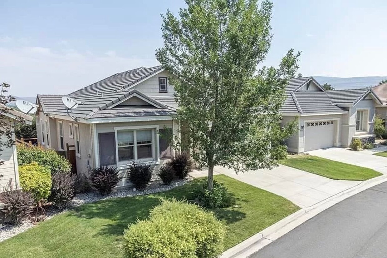 Primary Photo - 3 bed / 2 bath in Wingfield Springs - Avai...