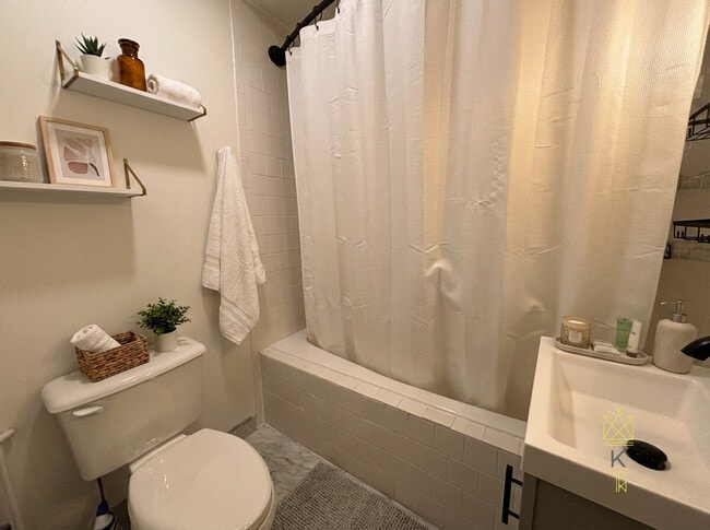 Building Photo - 40 Baxter St