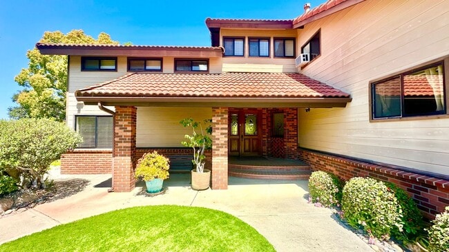 Building Photo - Country Living at its Best in this Two Sto...
