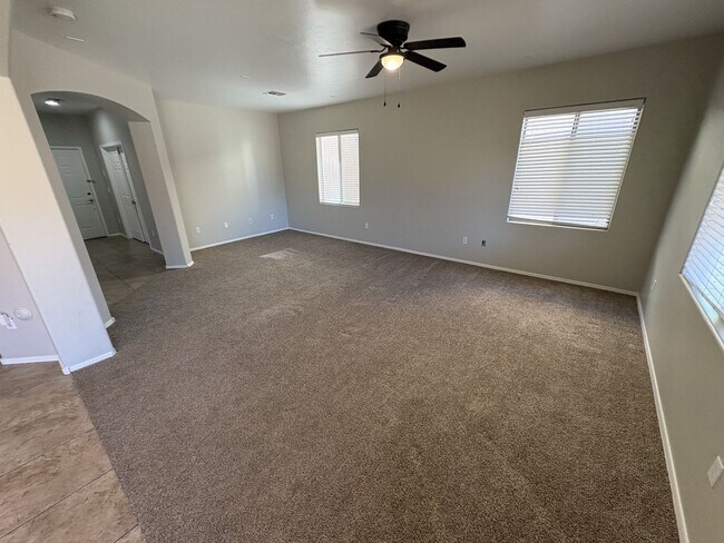 Building Photo - 2,500 sq ft 4 bedroom + Den home in Rancho Sahuarita