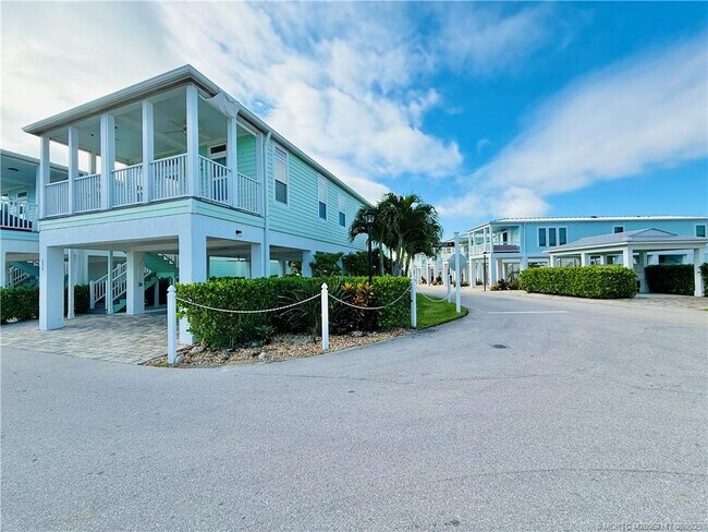 Building Photo - 252 NE Ebbtide Way