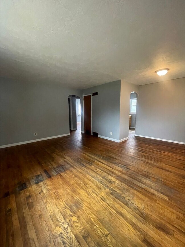 Building Photo - Two Bedroom House in North Linden*$1199.00