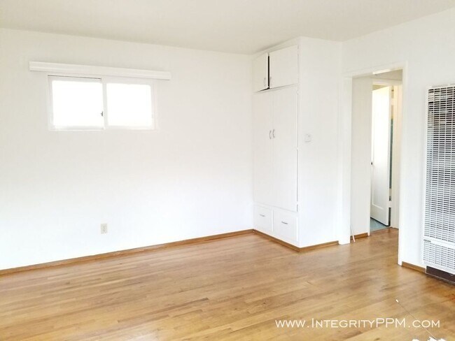 Building Photo - Kensington- Charming Studio Cottage