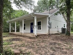 Building Photo - 1012 Whispering Springs Dr