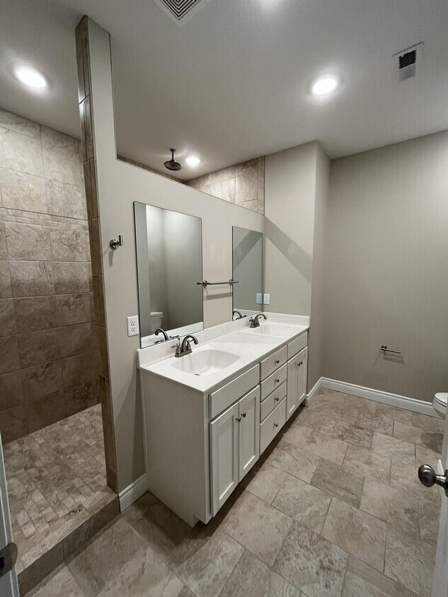 Foto del edificio - 603 Spring Ridge Rd