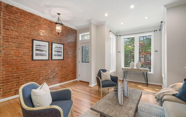 Foto del edificio - 716 3rd St NE