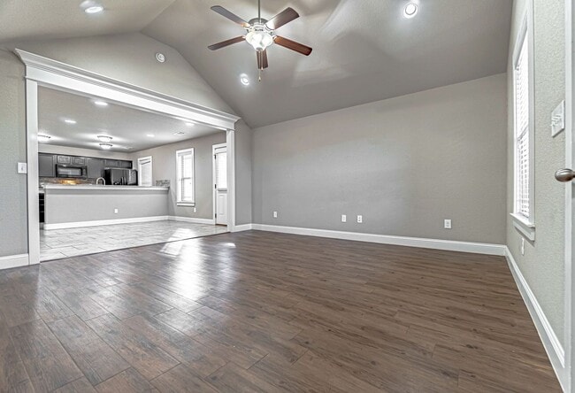 Building Photo - Welcome to the Perfect Bentonville Home!