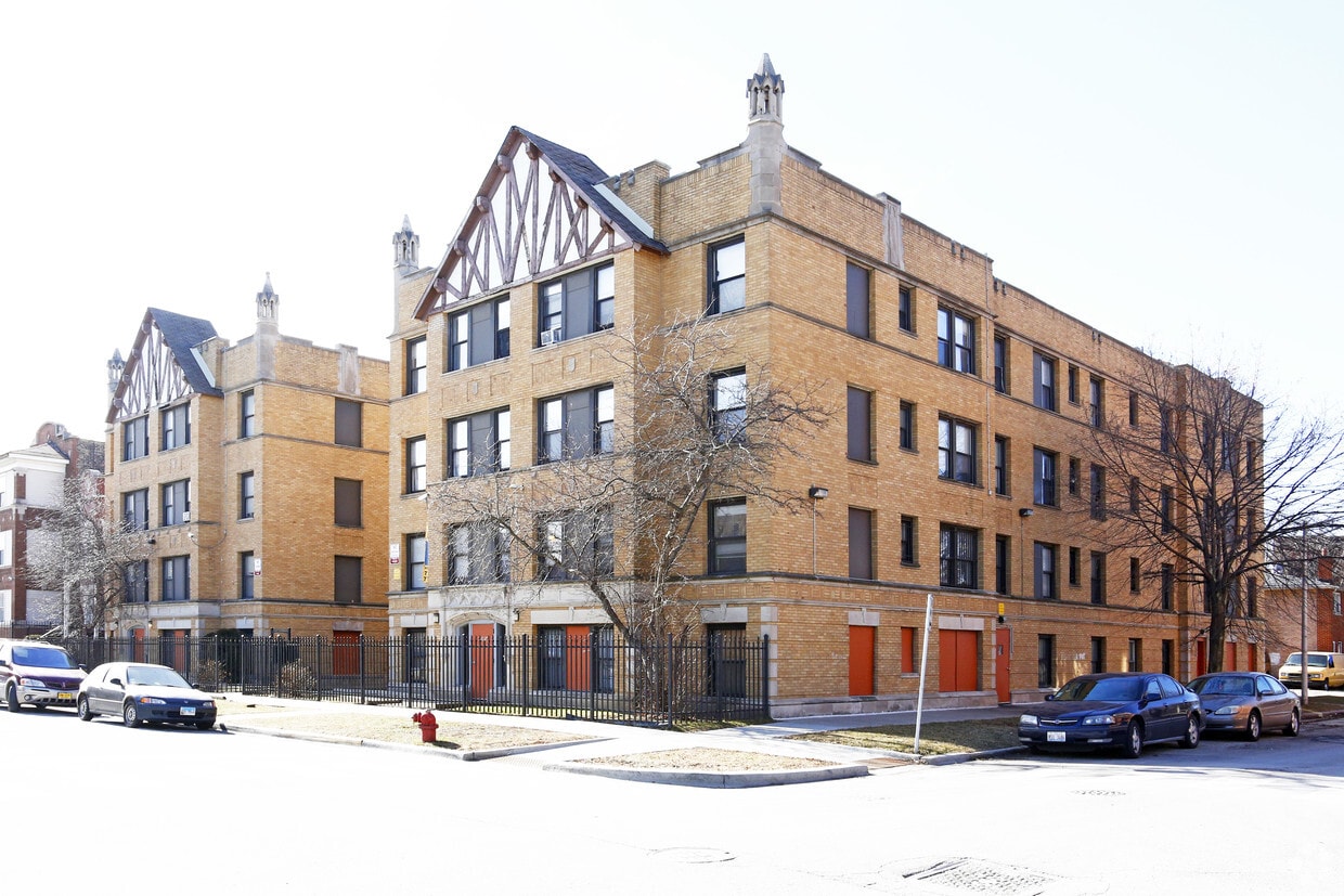 Building Photo - 7000 S Sangamon St