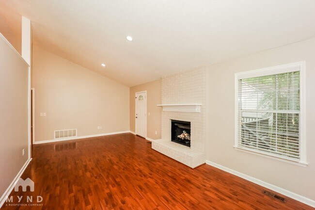 Foto del edificio - 70 Briarwood Ct