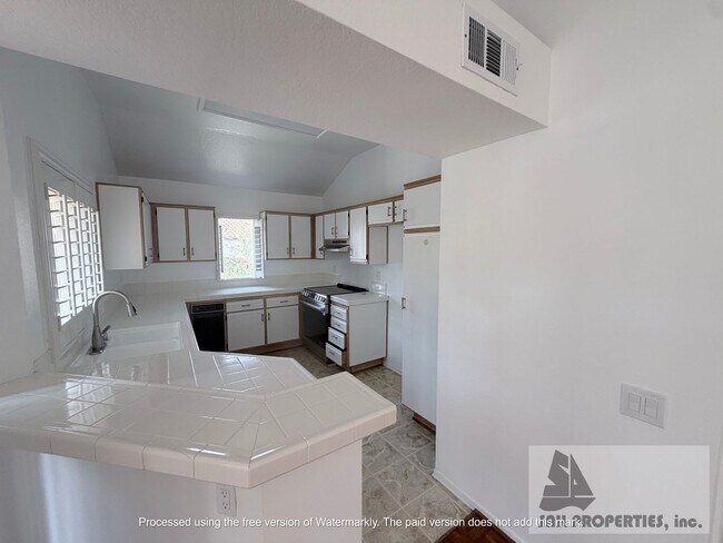 Building Photo - Coastal Condo in Newport Beach!