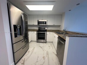 Building Photo - 19501 W Country Club Dr