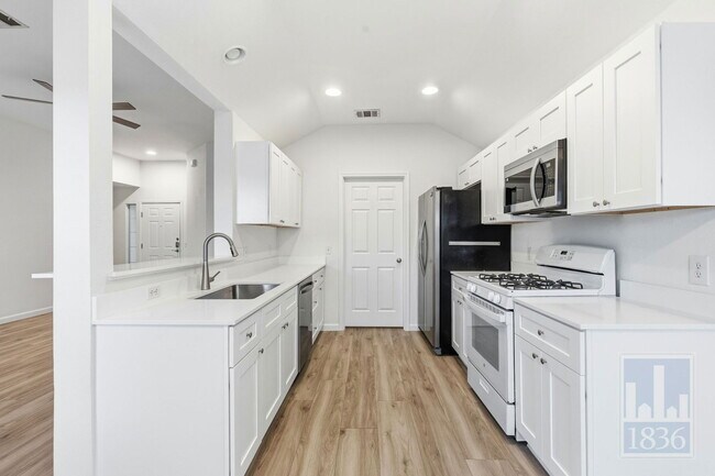 Foto del edificio - 606 Colonial Park Blvd