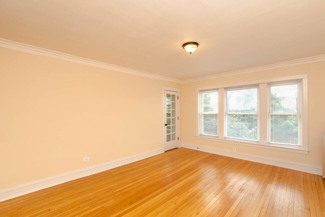 Building Photo - 7504 N Hoyne Ave