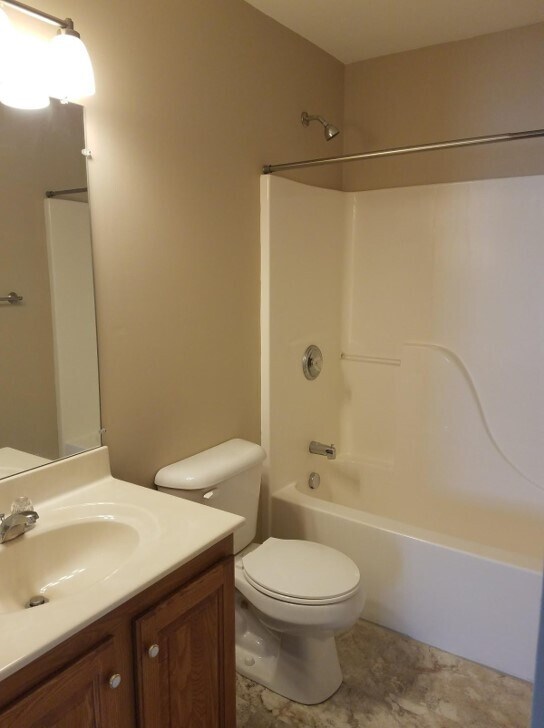 Building Photo - Indian Ridge - 2961 B
