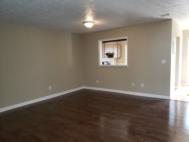 Foto del edificio - 2 x2.5 TH - Stone Mountain/Lithonia/Decatur