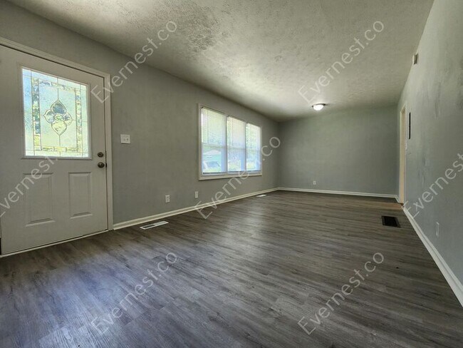 Building Photo - 1022 Springdale Dr