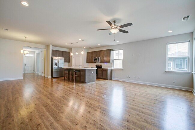 Building Photo - 7824 Montview Rd