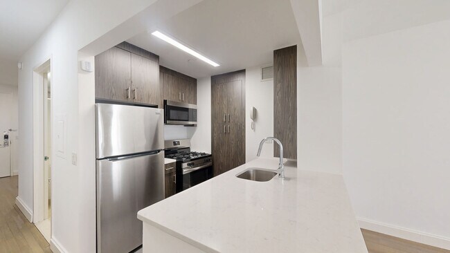 Interior Photo - 10 Hanover Square