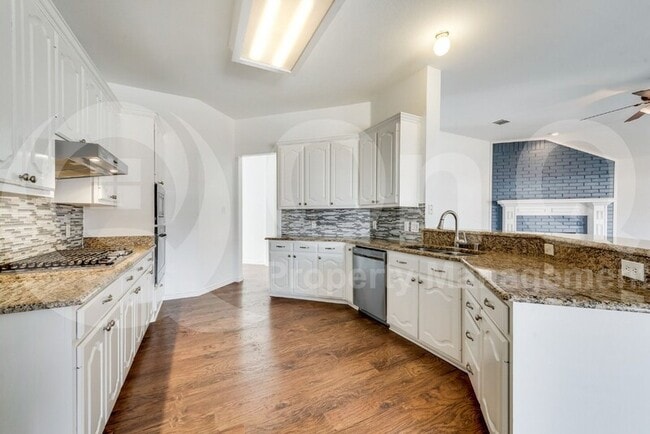 Building Photo - 1334 Kingsley Dr