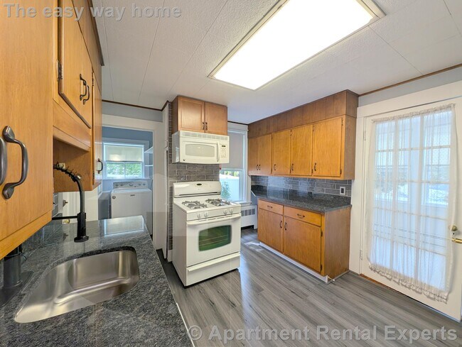 Building Photo - Wakefield 1+ Bedroom with parking included
