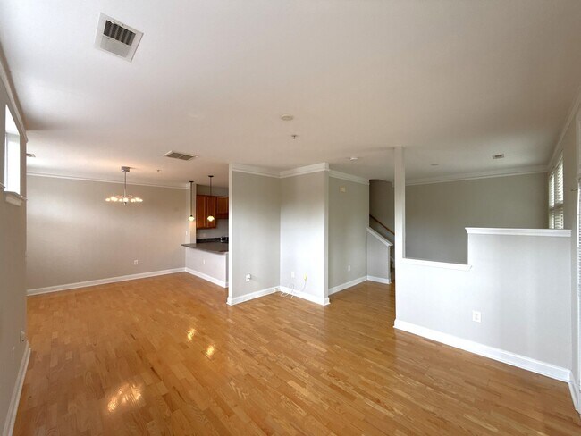 Building Photo - Elizabeth Townhome - T.R. Lawing Realty Property